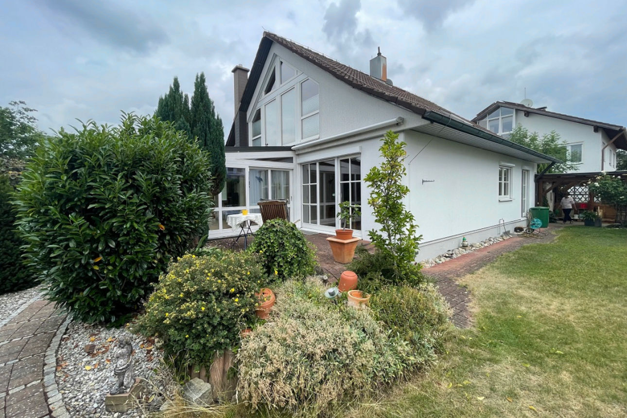 NEU! LIEBENSWERTES EINFAMILIENHAUS MIT WUNDERSCHÖNEM GARTEN!