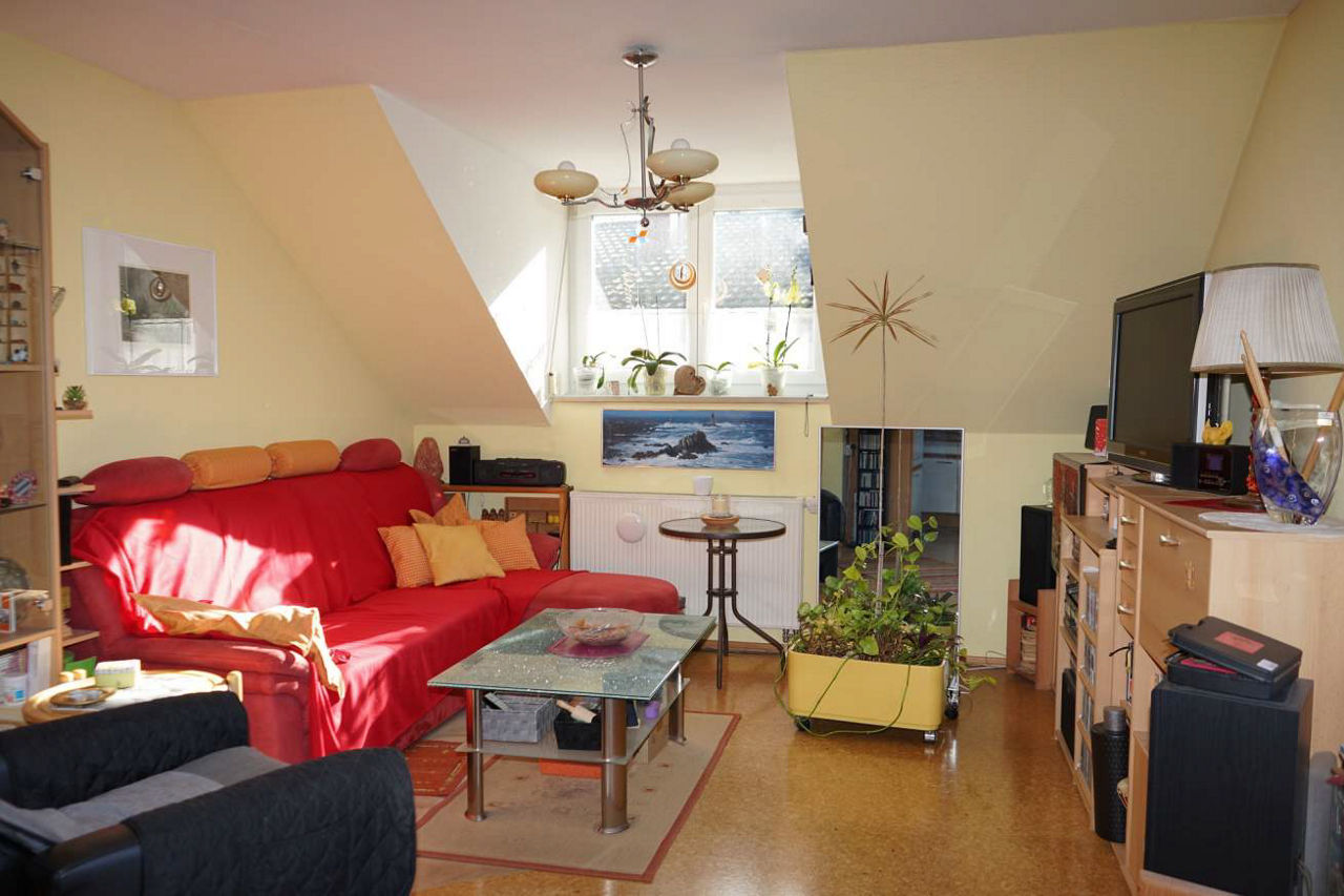 LIEBENSWERTE DACHGESCHOSSWOHNUNG MIT BALKON!