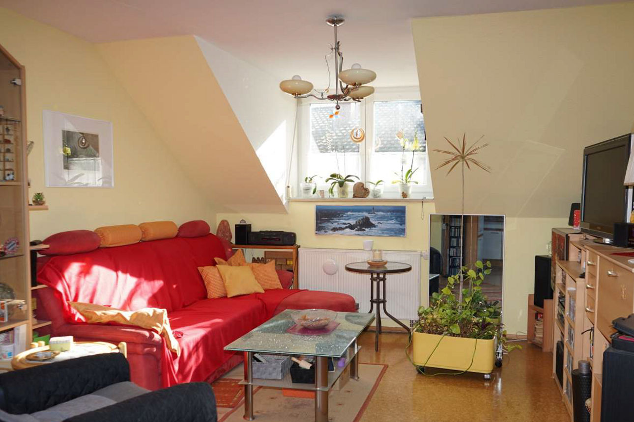 LIEBENSWERTE DACHGESCHOSSWOHNUNG MIT BALKON!