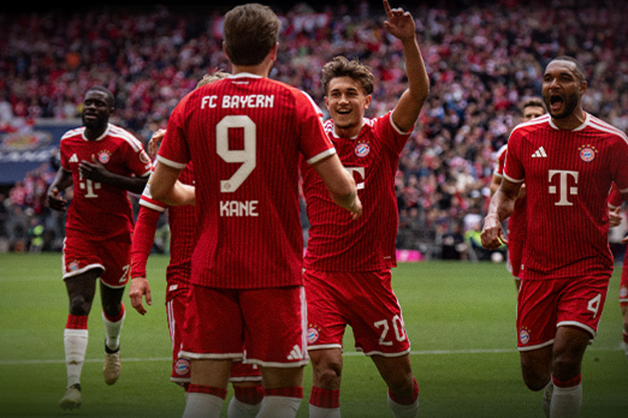 Jubelnde Spieler des FC Bayern München