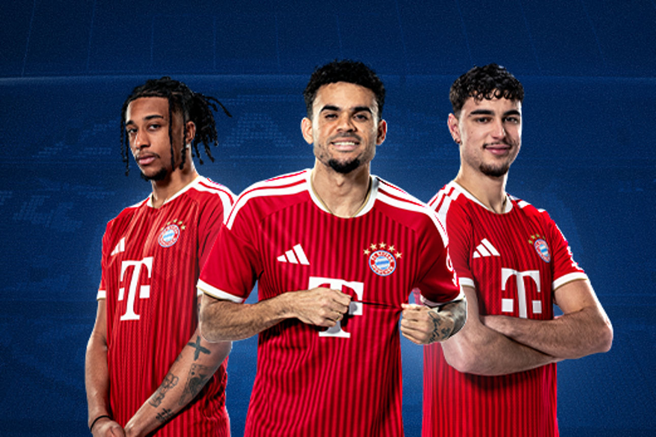 Spieler des FC Bayern München (von links: Michael Olise, Luis Diaz, Alexander Pavlovic)
