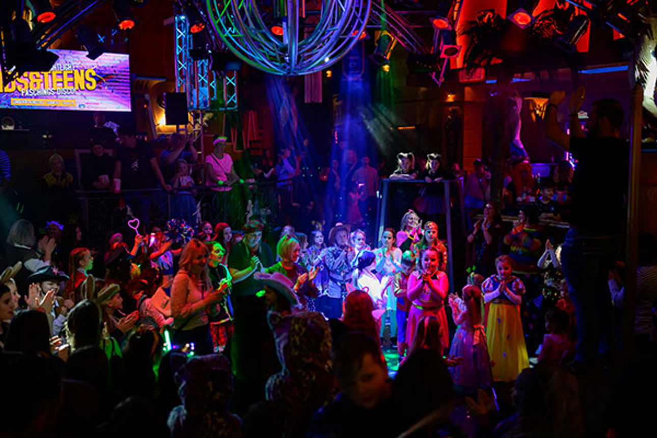 Menschen in einer Disco