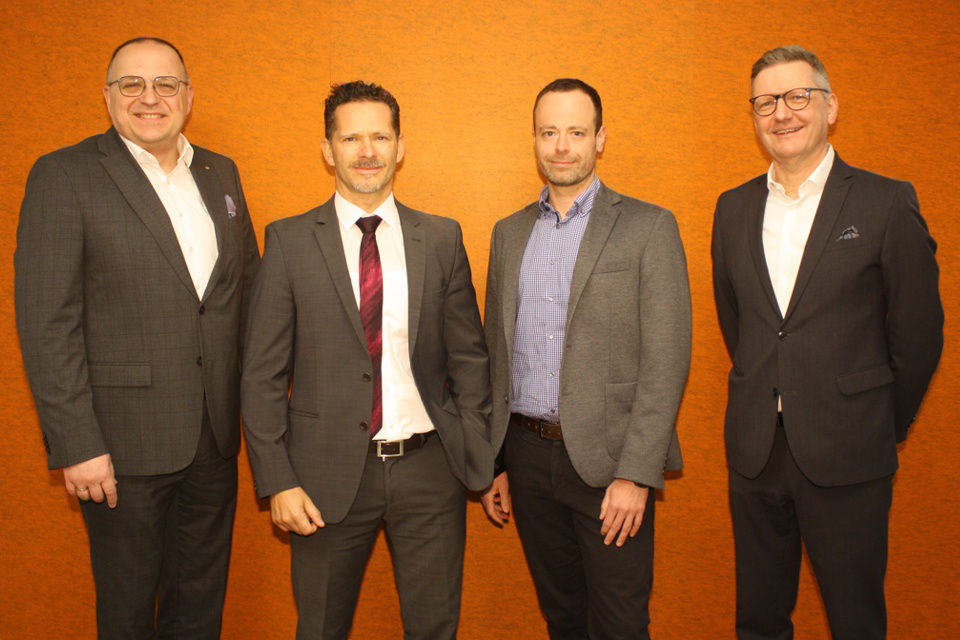 Gruppenbild mit Vorstand und Bereichsleiter