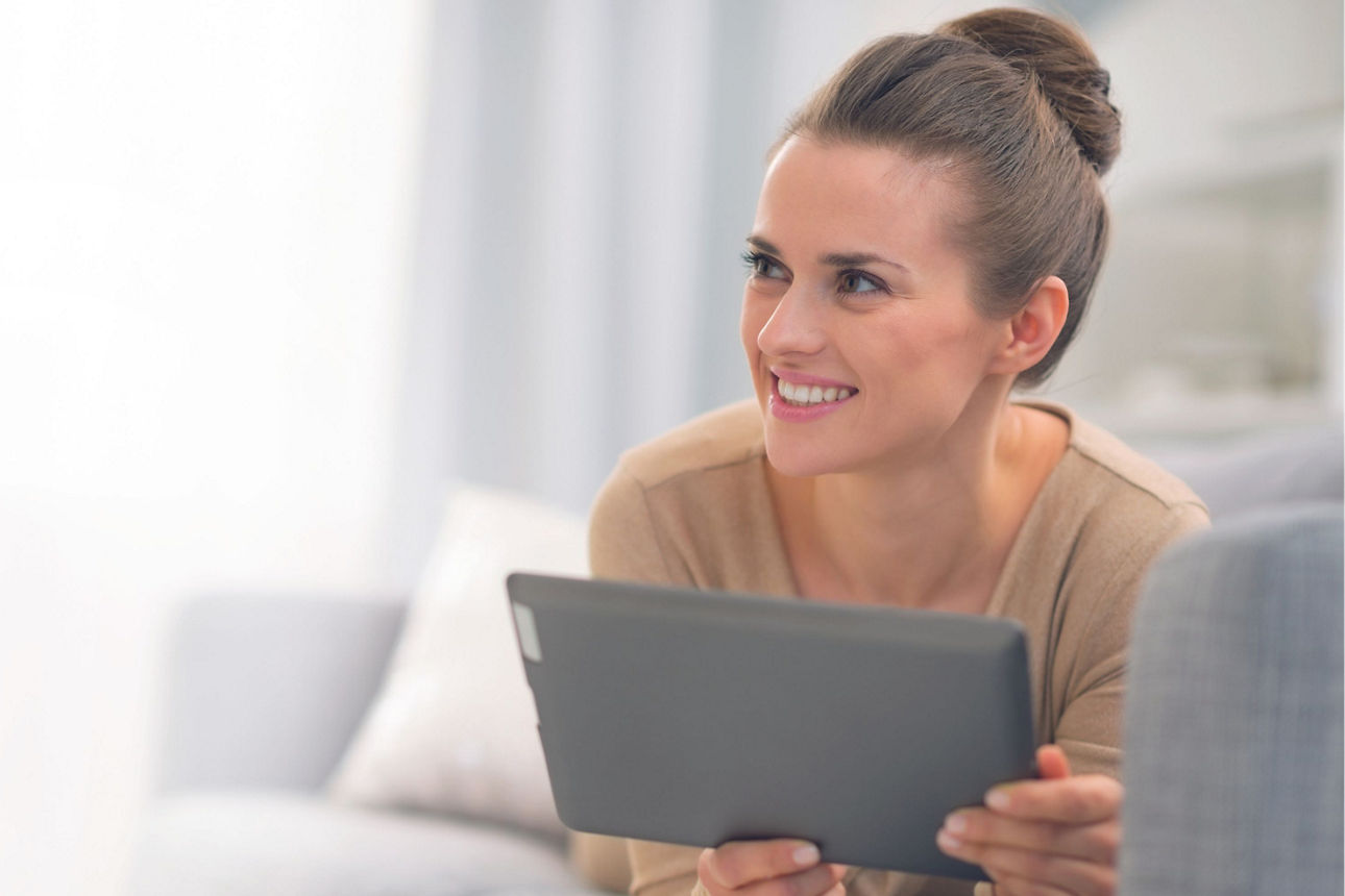 Frau am Tablet