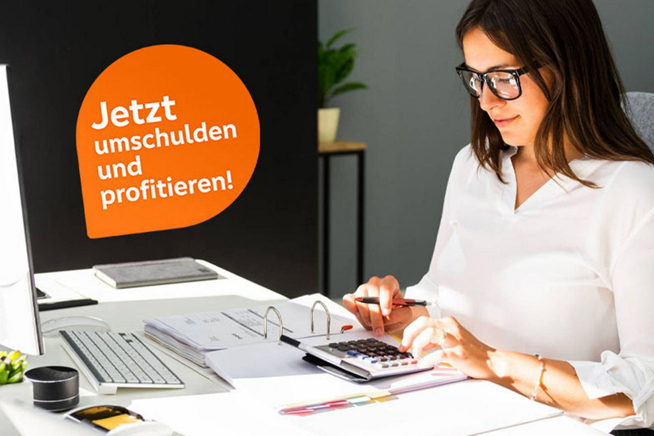 Junge Frau am Computer