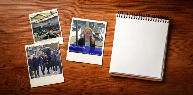 Tisch mit 3 Polaroids und einem Notizblock