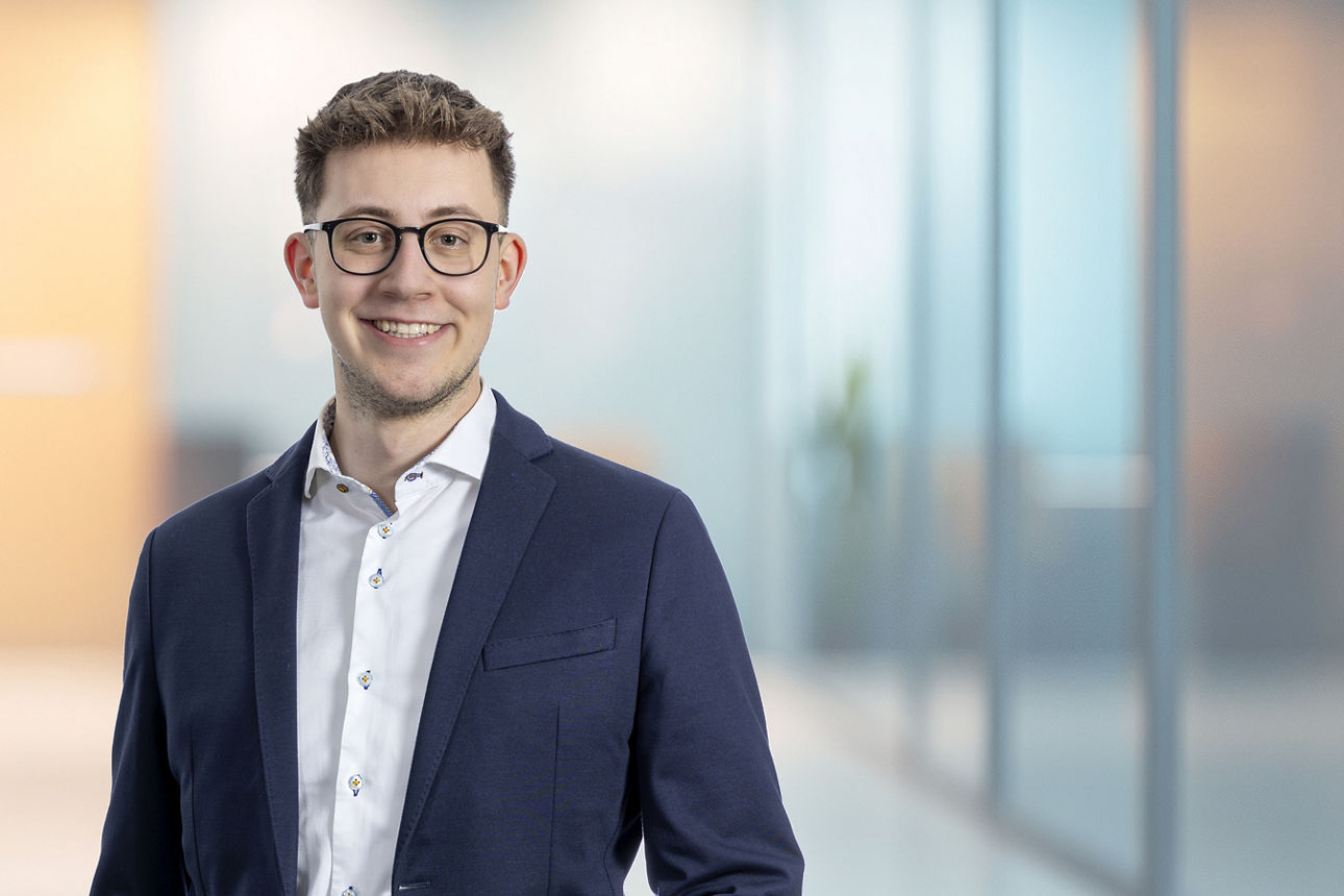 Felix Flak, Servicemanager