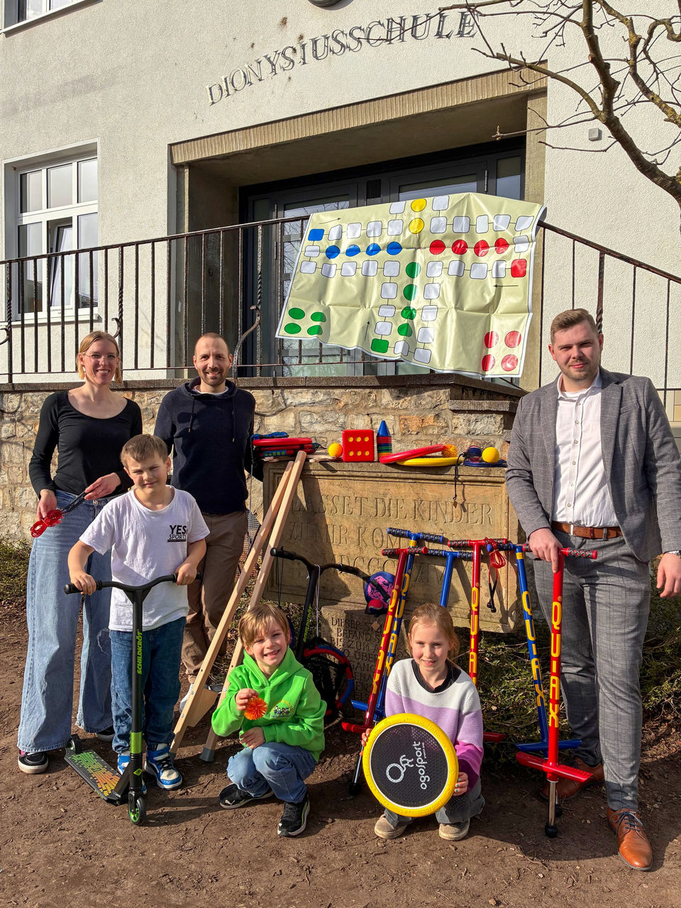 Maximiliane Lehrig , Felix, Alexander Lenniger 1. Vorsitzender des Fördervereins, Benjamin und Jule sowie Christoph Kozik 