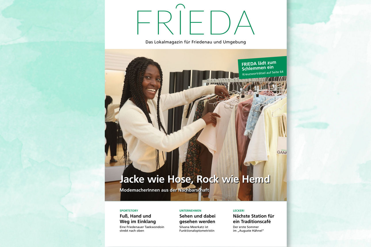 Titelbild der Frieda zeigt junge Frau vor Kleiderstange