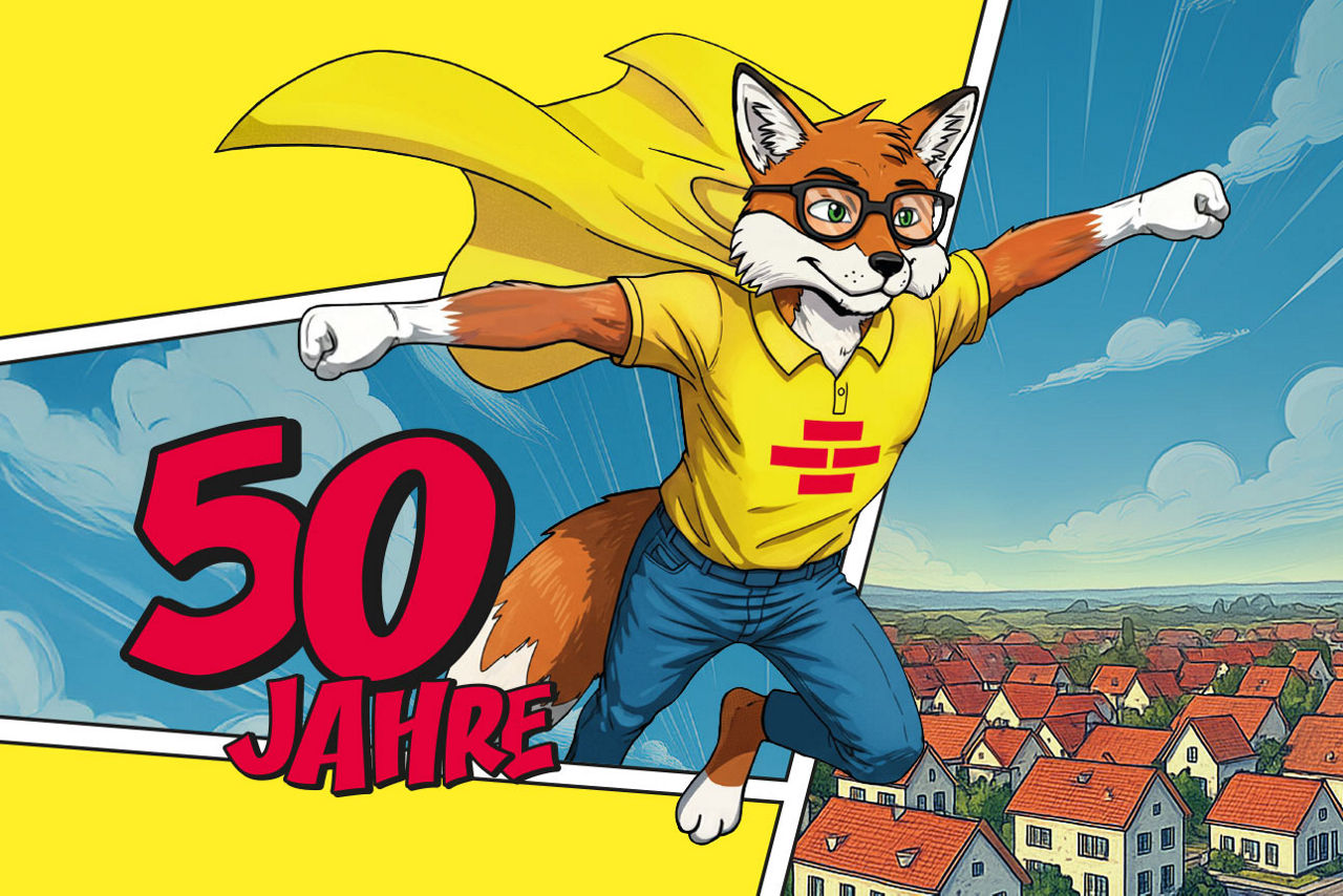 Der Fuchs der Bausparkasse Schwäbisch Hall fliegt als Superheld über gezeichnete Häuser, daneben der Schriftzug "50 Jahre".