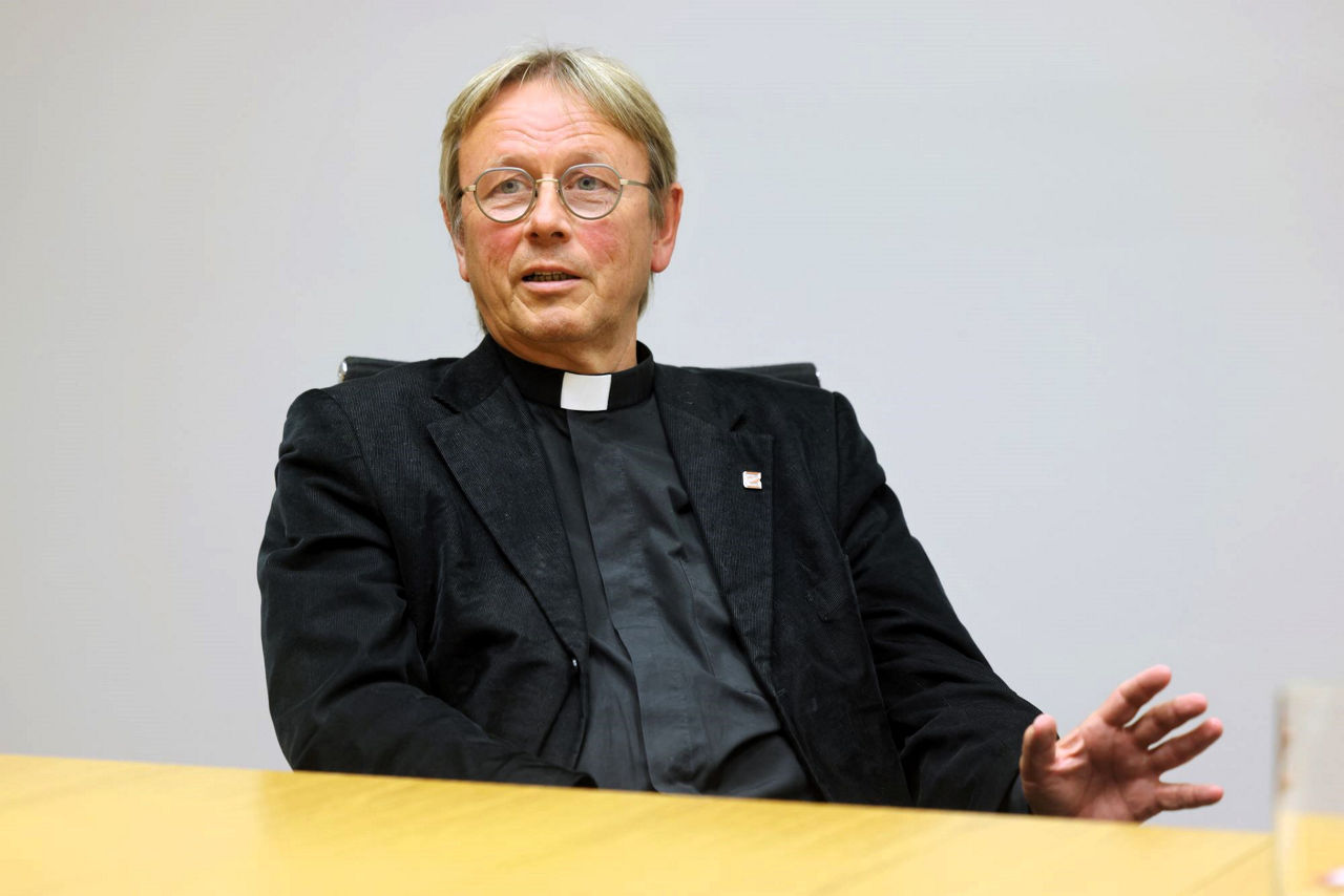 Prälat Dr. Karl Jüsten ist Vorsitzender des Aufsichtsrats der Pax-BKC und leitet das Katholische Büro in Berlin.