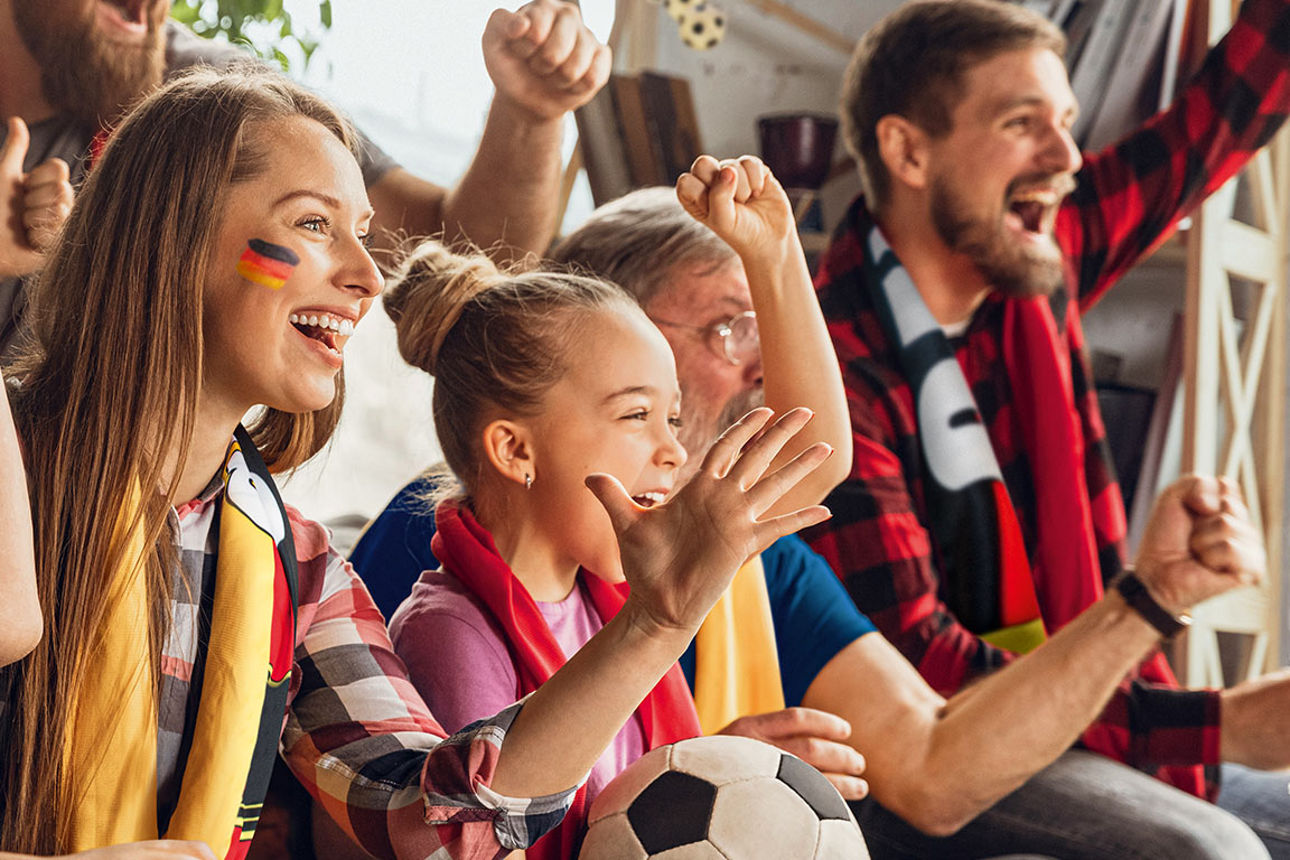 fussballmeisterschaft-Fans feiern zu hause