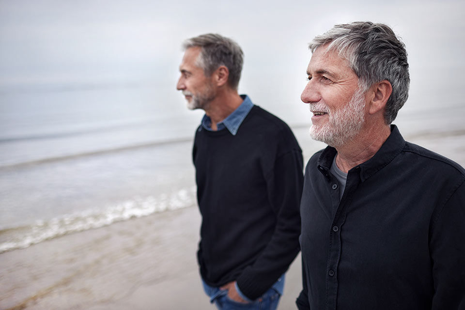 Zwei Männer am Strand