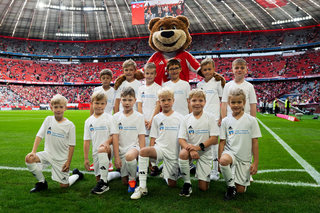 Einlaufkinder beim FC Bayern mit Berni
