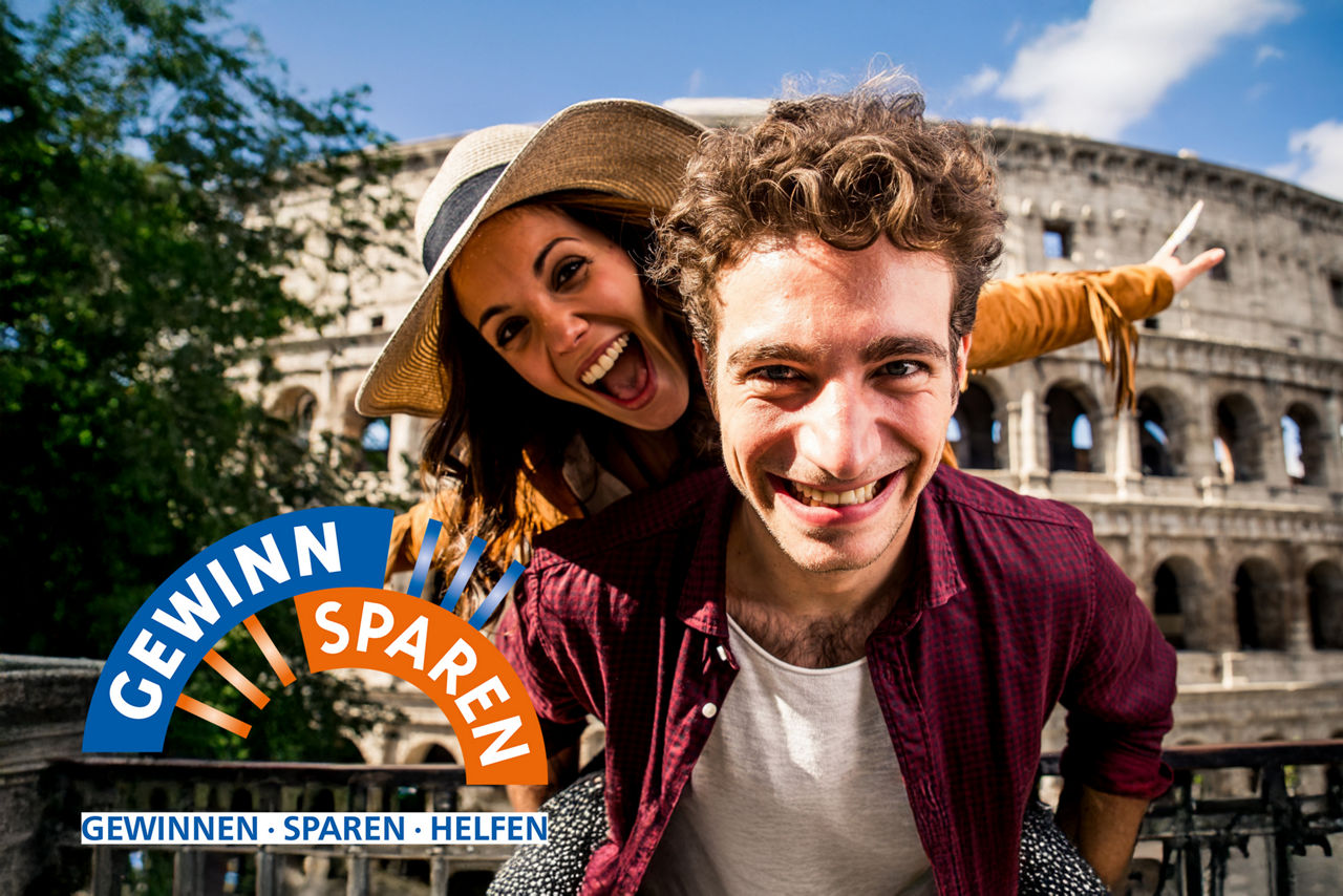 Junges Paar in Italien macht beim Gewinnsparen mit