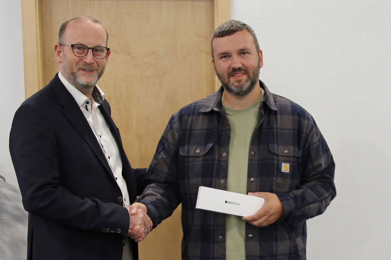 Gewinner Stefan Fink  und Volksbanker Marcus Kilzer 