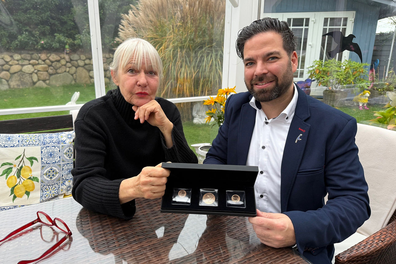 Übergabe Goldmünzen