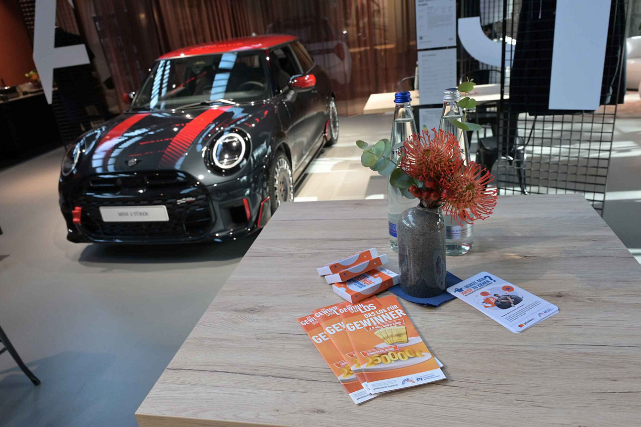 Showroom mit einem Autos