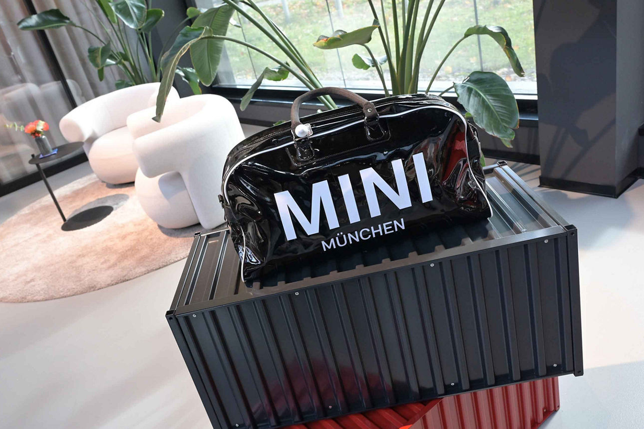 Eine Tasche der Marke Mini