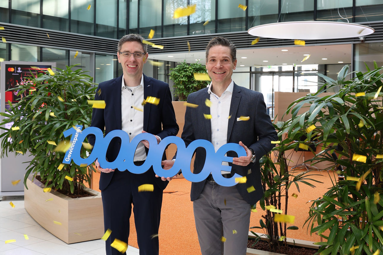 Übergabe der 100.000 Euro