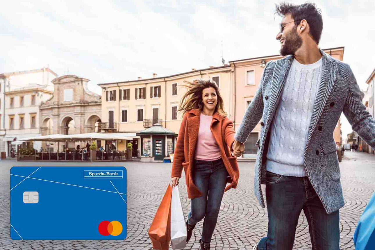 Mann und Frau beim Shopping mit Mastercard Classic
