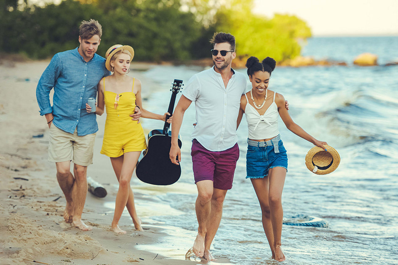 Junge Leute am Strand