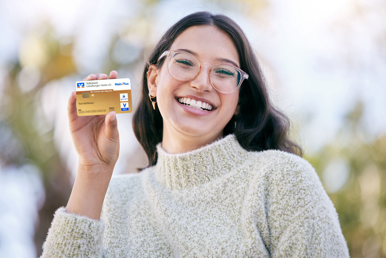Frau mit girocard