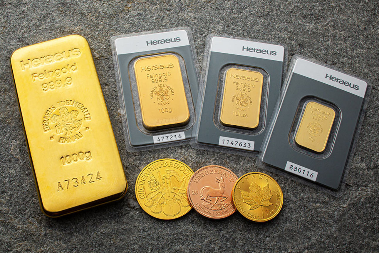Goldmünzen und Goldbarren