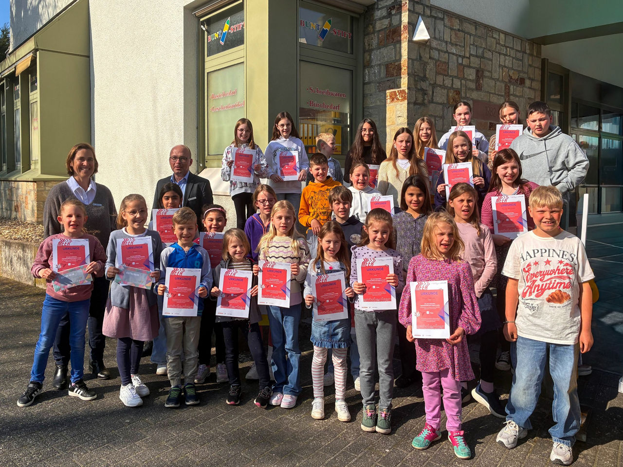 Siegergruppenbild des 56. Internationalen Jugendwettbewerb „jugend creativ“