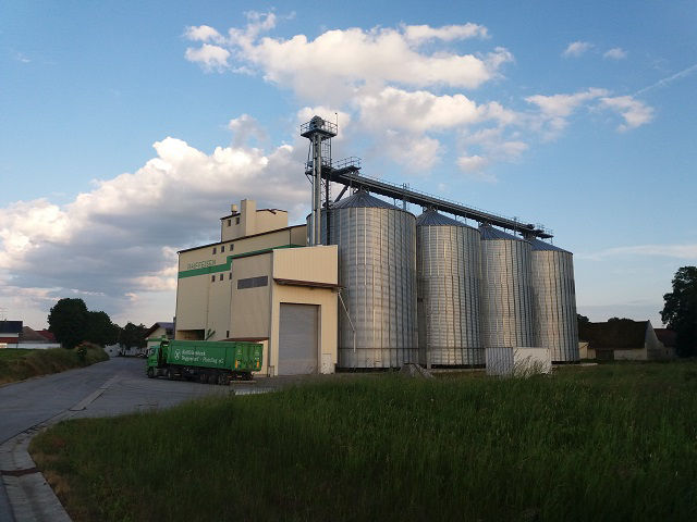 Silo und Gebäude vom Standort Buchhofen