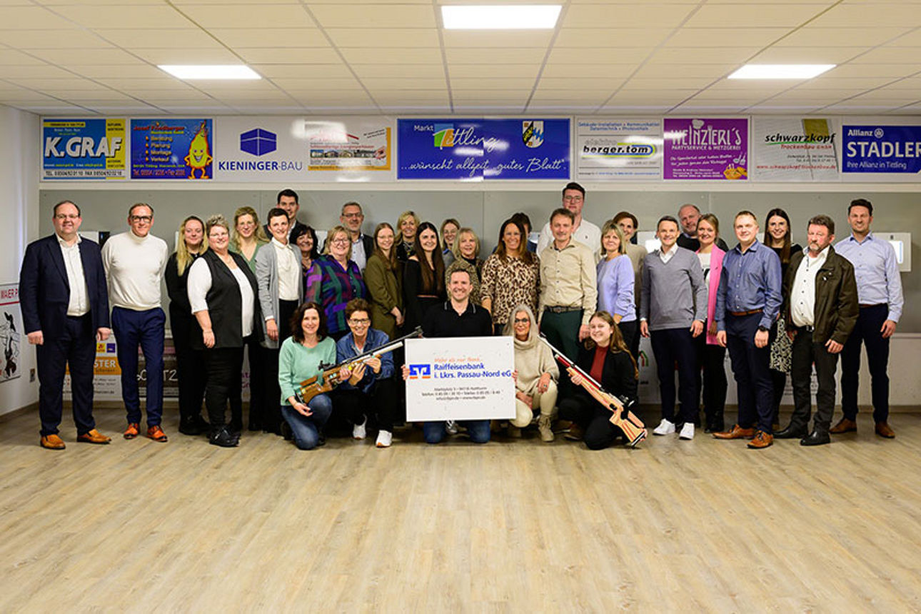 Gruppenfoto an Schießstand