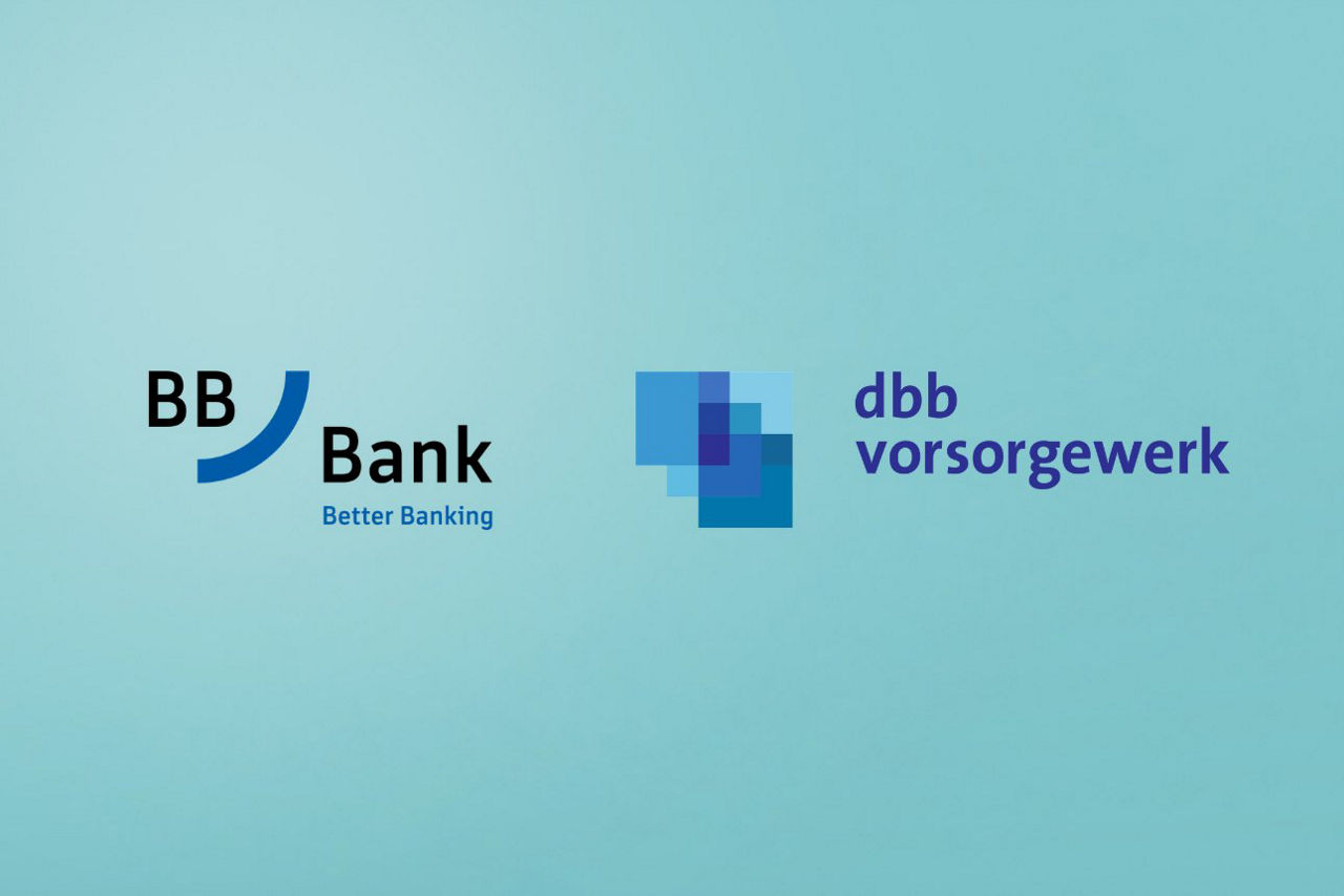 Logos der BBBank und des dbb Vorsorgewerks auf hellblauem Hintergrund