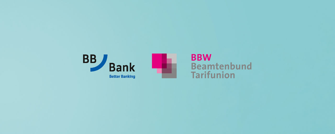 Türkiser Hintergrund mit blauem Bogen und den Logos der BBBank und bbw Beamtenbund Tarifunion