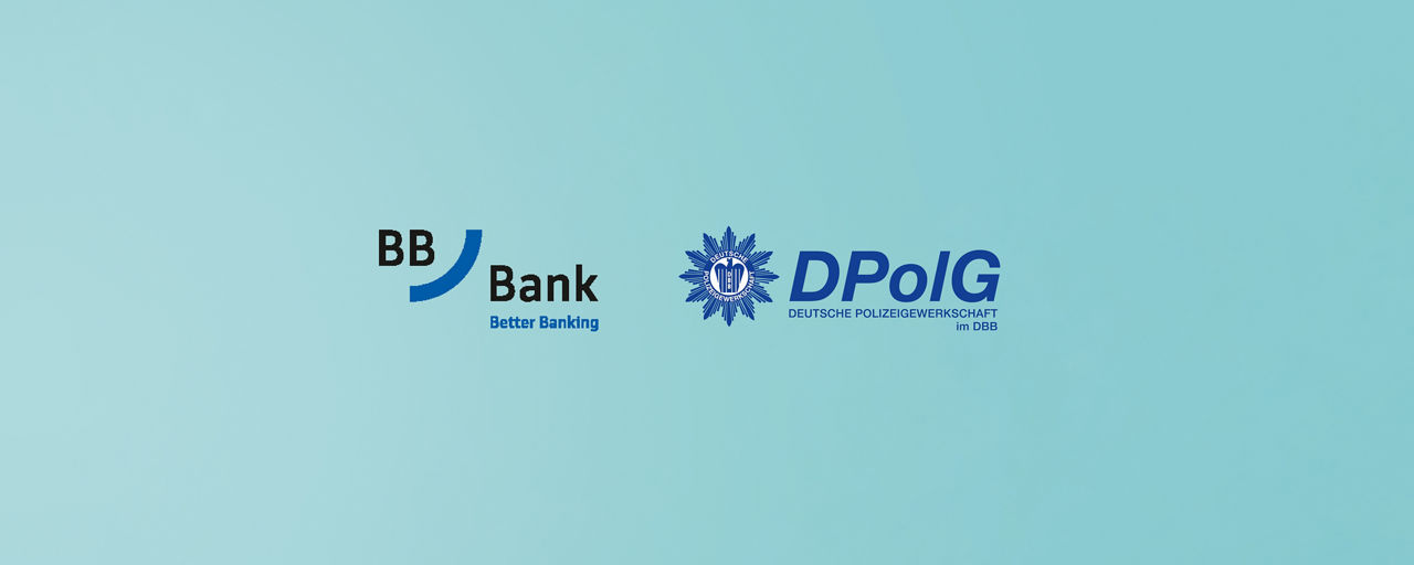Türkiser Hintergrund mit blauem Bogen und den Logos der BBBank und DPoIG 