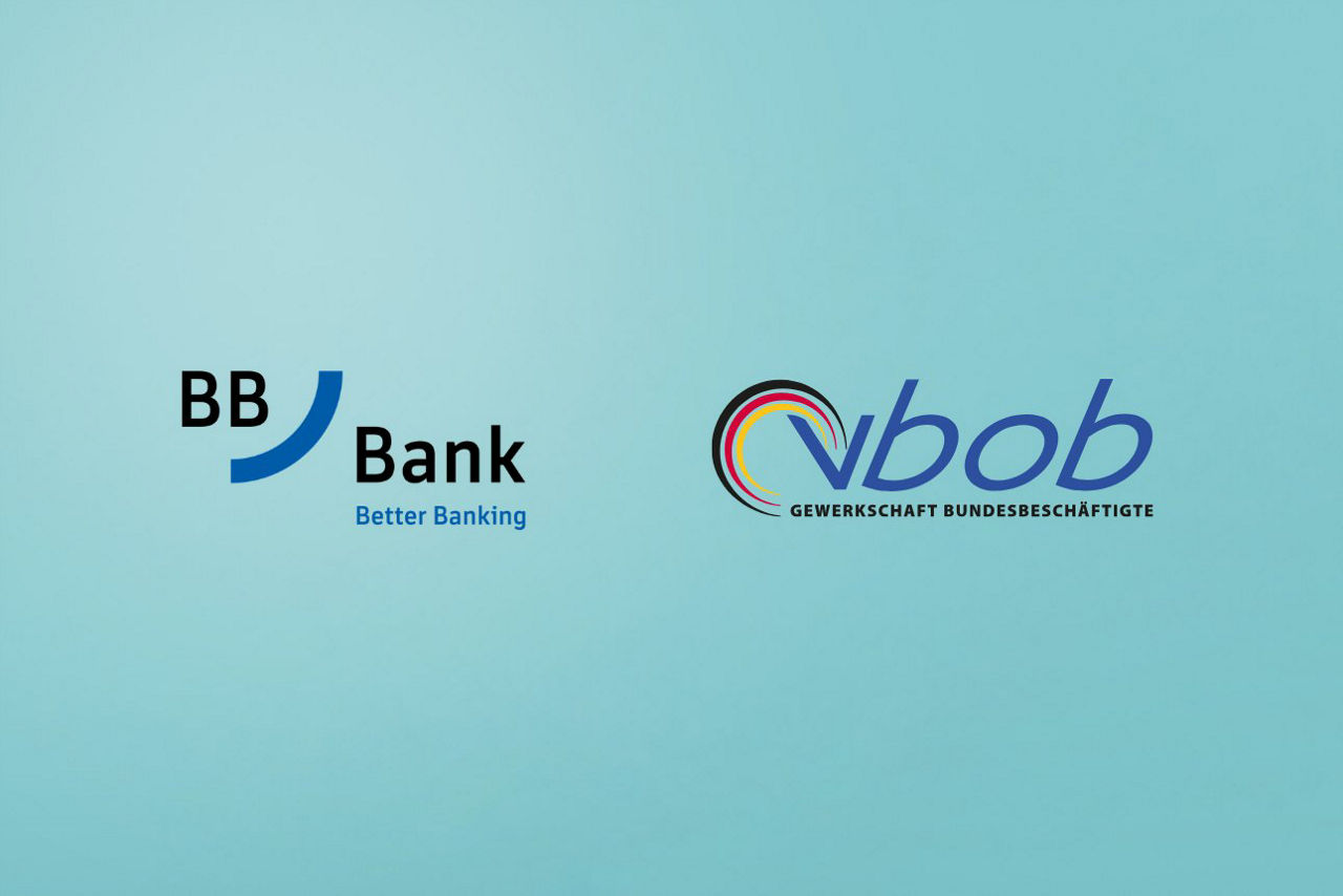 Logos von BBBank und VBOB auf hellblauem Hintergrund