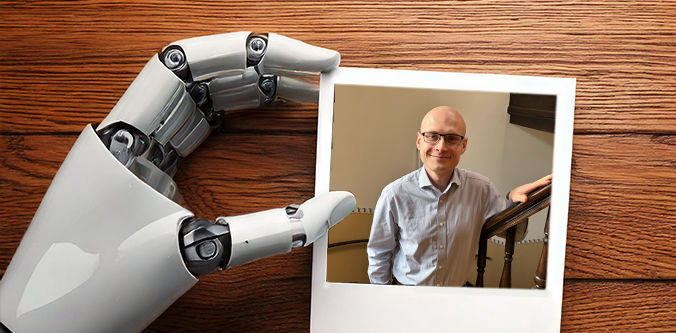 Polaroid von Jeremie Kreuseler in einer Roboterhand