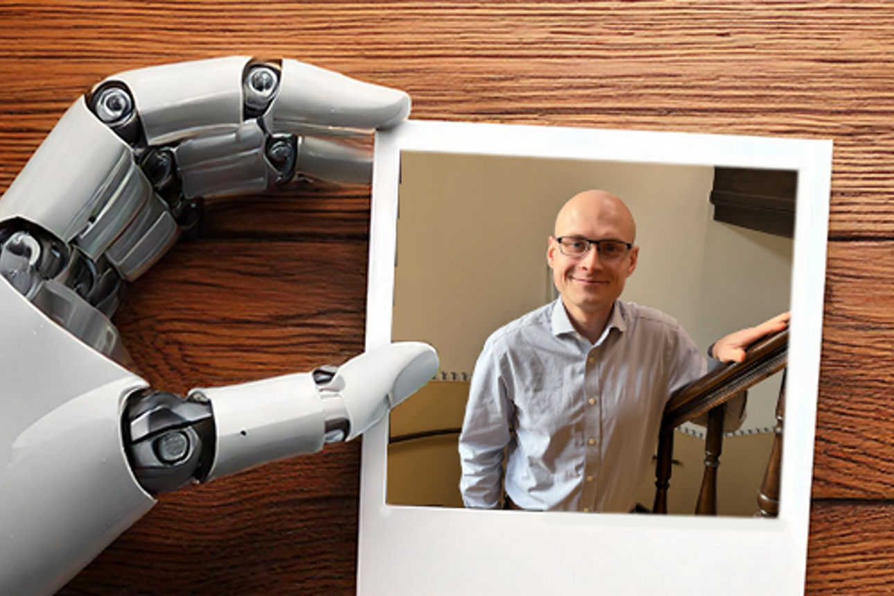 Polaroid von Jeremie Kreuseler in einer Roboterhand