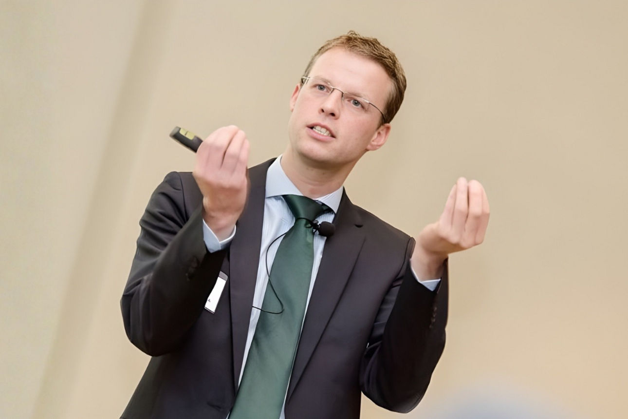 Prof. Dr. Alexander Hennig