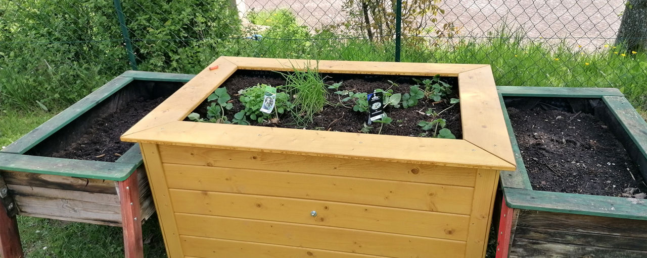 Eines der 25 gespendeten Hochbeete an die Kindergärten in den Haßbergen