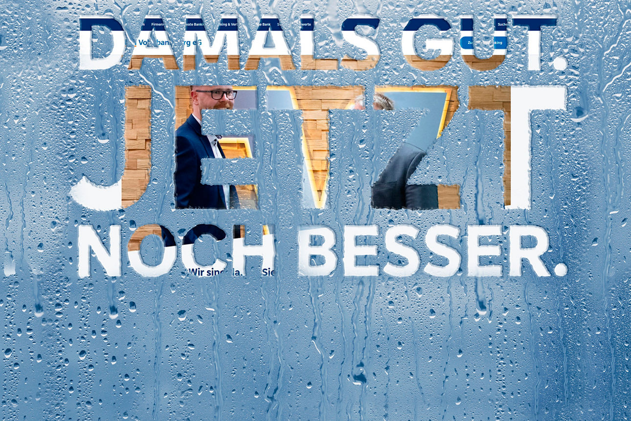 Verregnete Scheibe mit dem Schriftzug "Damals gut. Jetzt noch besser."