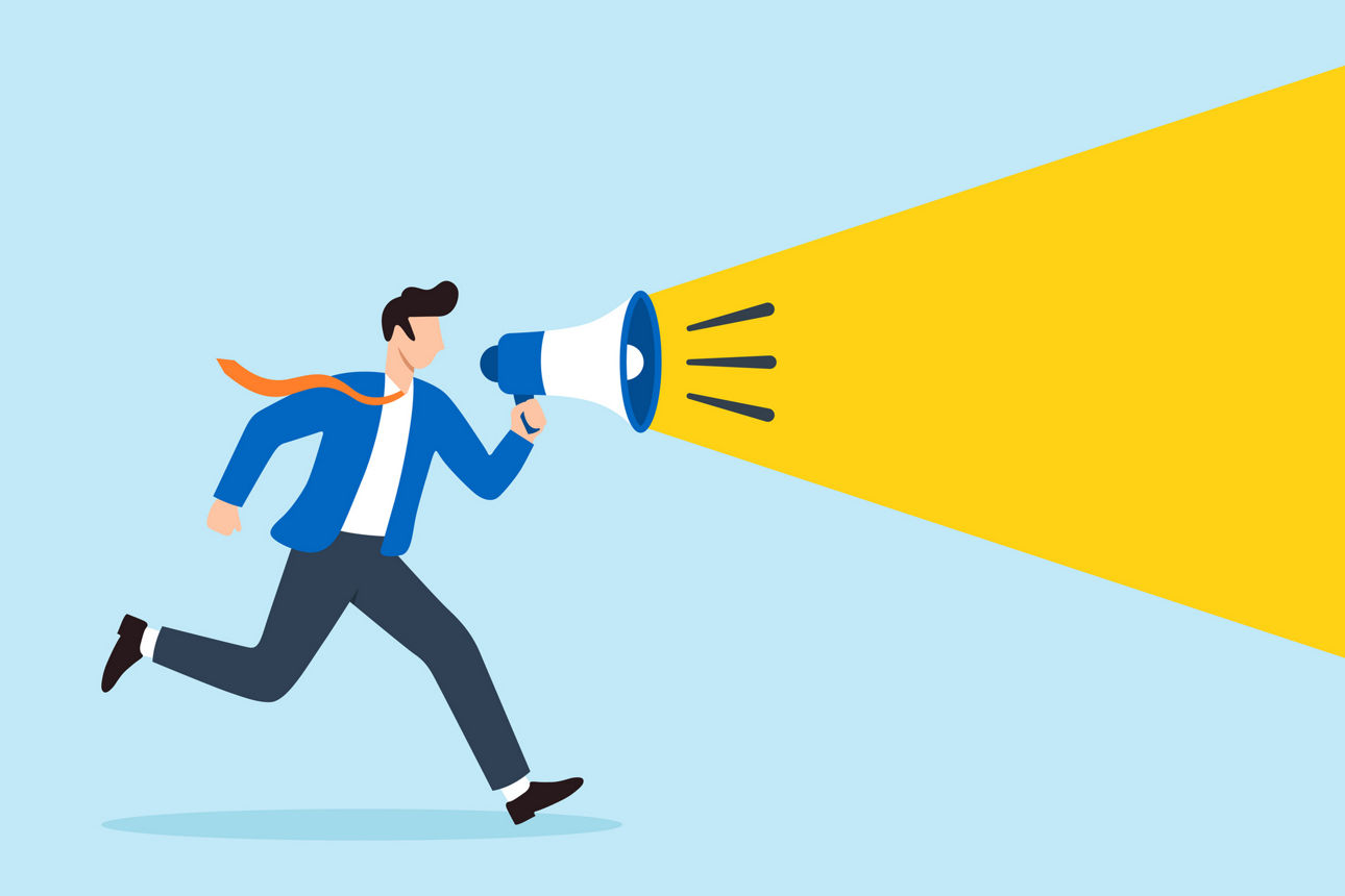 Geschäftsmannes, der mit Megafon läuft