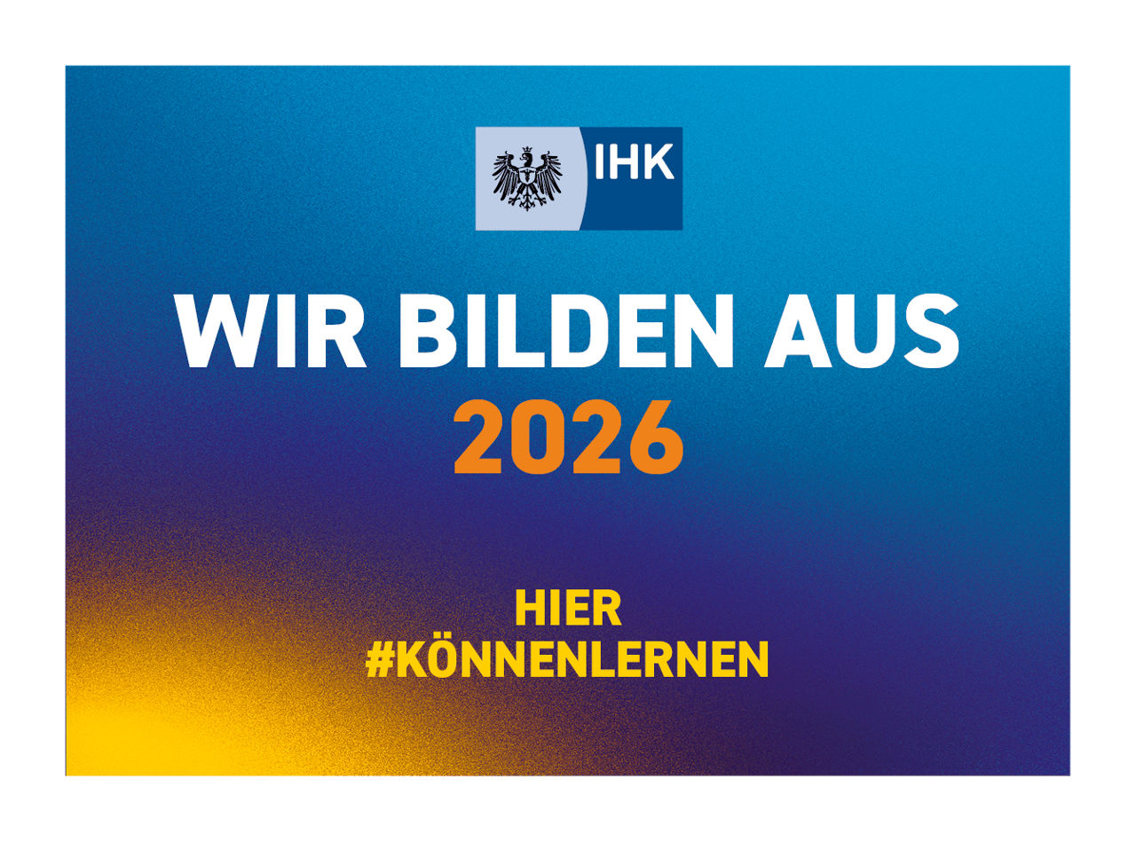 Blau-roter Hintergrund mit IHK Logo und dem Disclaimer "Wir bilden aus 2026"
