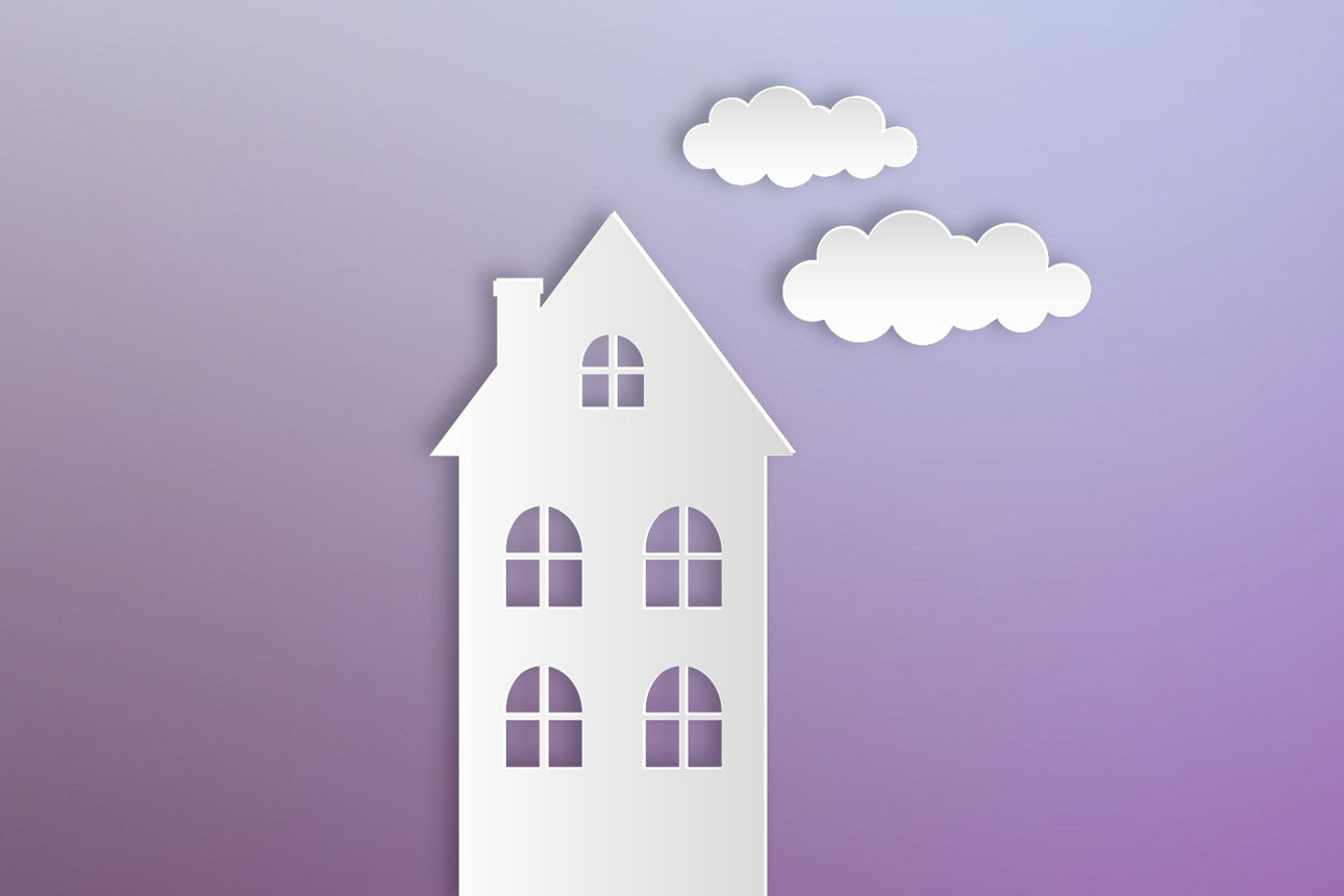 Weiße Zeichnung von einem Haus mit Wolken vor lilafarbenem Hintergrund