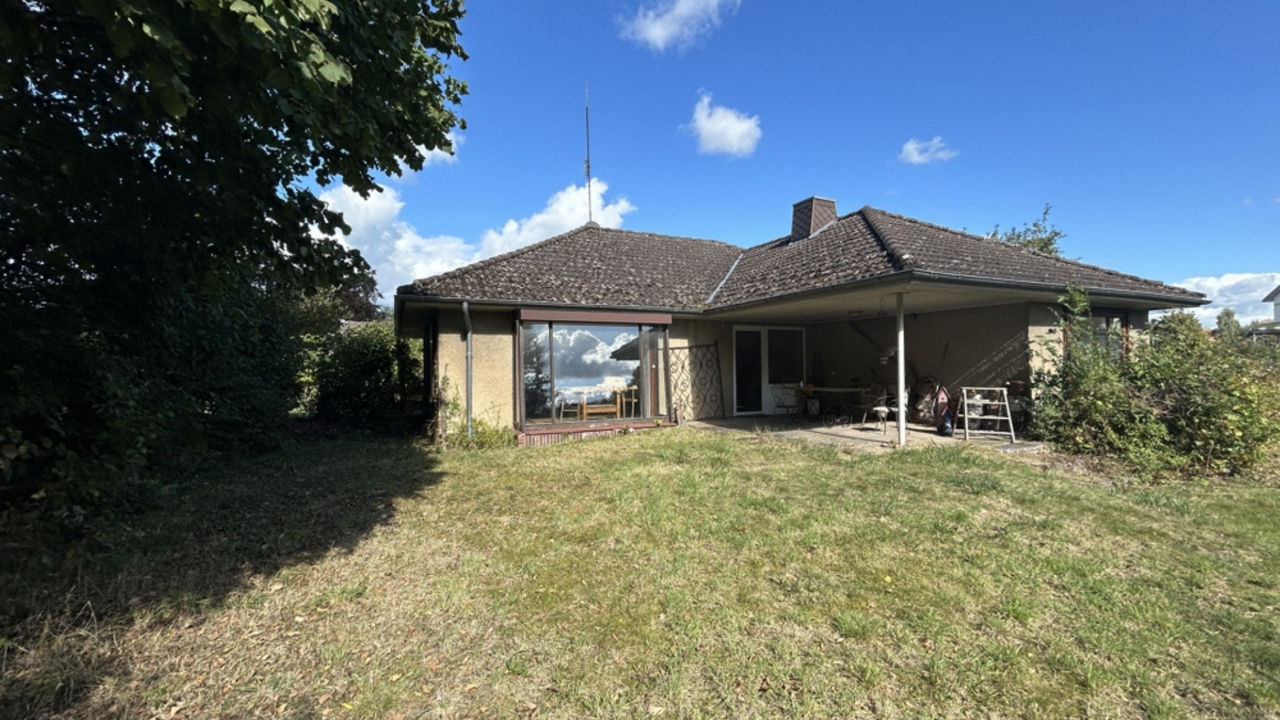 Sanierungsbedürftiges Einfamilienhaus auf großem Grund in Visselhövede