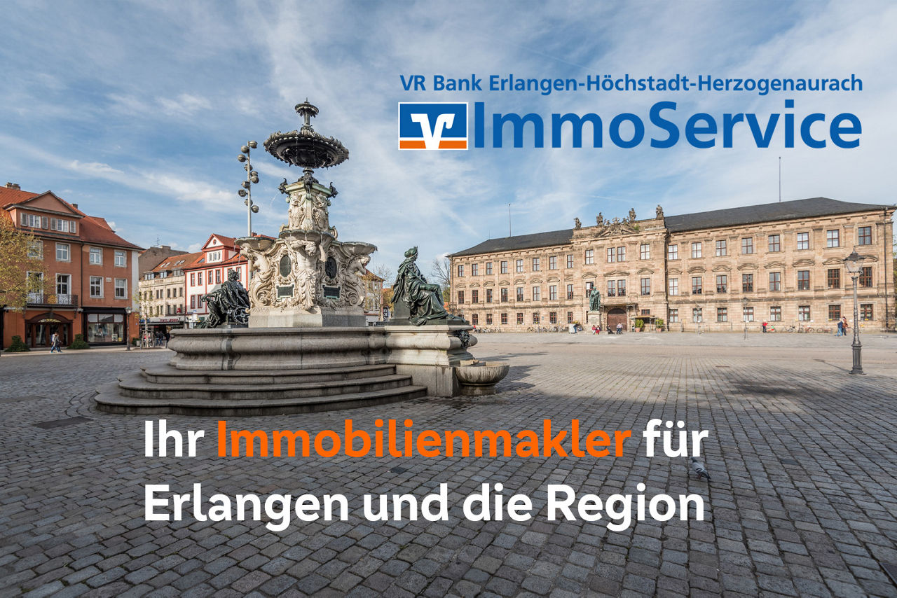 Brunnen in Erlangen mit dem Slogan "Ihr Immobilienmakler für Erlangen und die Region"