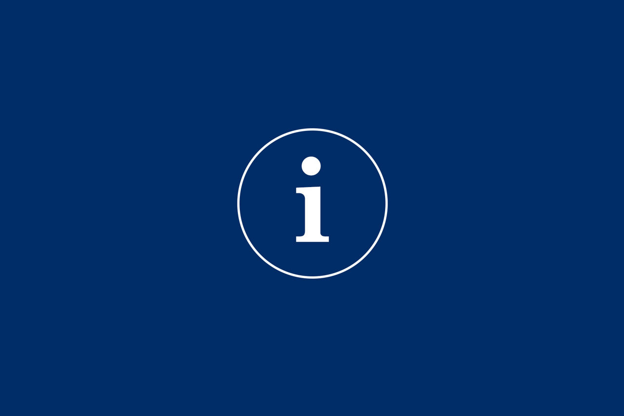 Blauer Hintergrund mit weißem Info-Icon