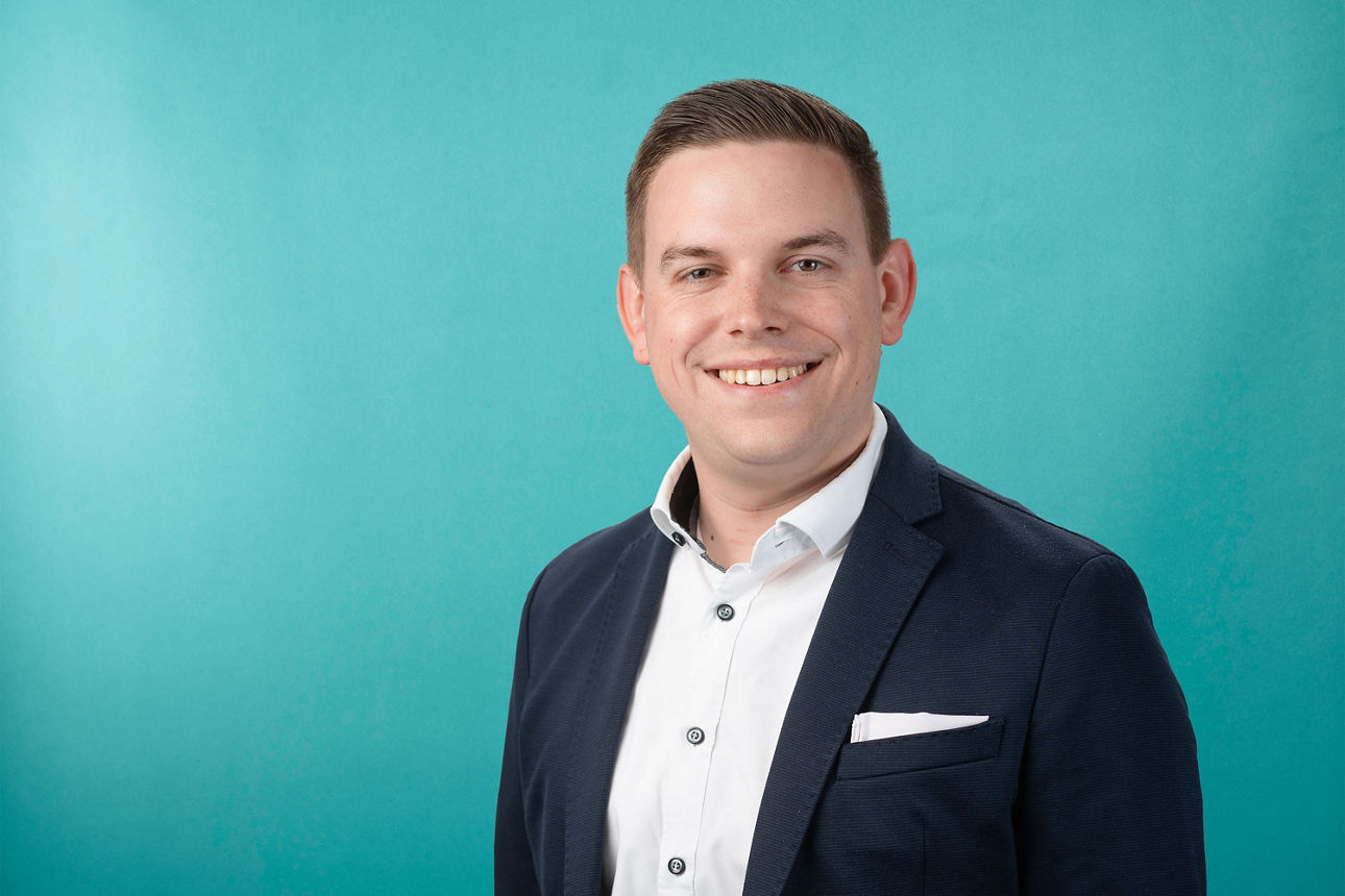 Porträt von Jan Scharfenorth-Bohlender - Teamleiter Mittelstand und Gewerbekunden bei der VR RegionalBank
