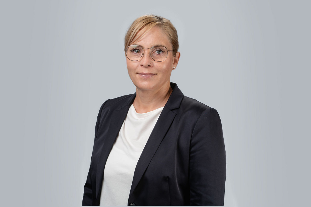 Auf dem Bild ist Jana Wünsch eBusiness-Beraterin der VR Bank Main-Kinzig-Buedingen zu sehen.