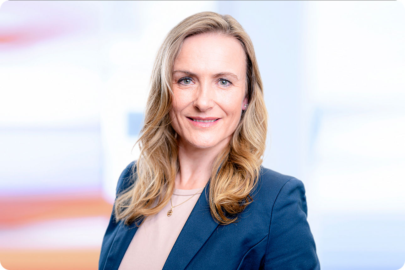 Recruiterin Jeannine von der Berliner Volksbank lächelt in die Kamera