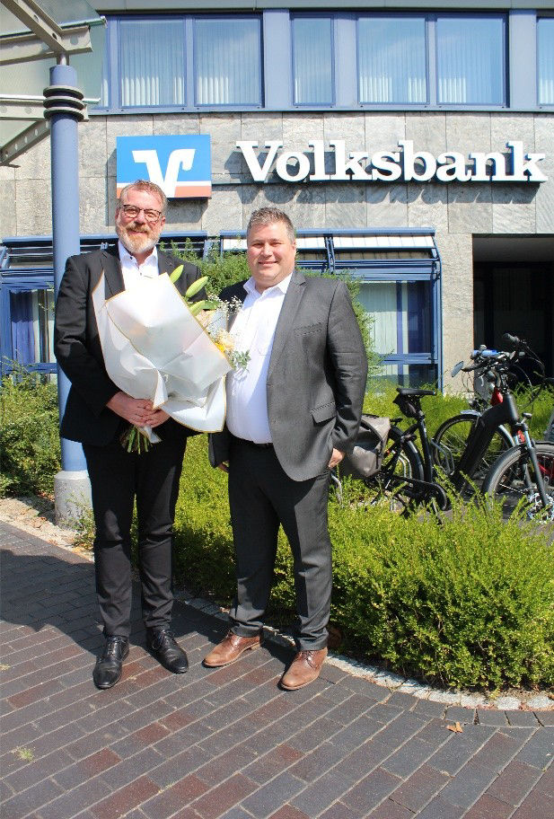 Kai Schultebraucks (Links) mit Hendrik Kampert Vorstand der Volksbank Bönen eG